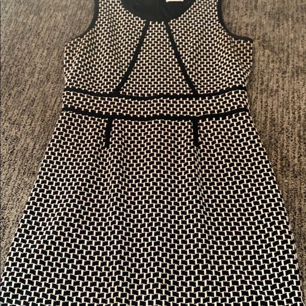 Black and white patterned dress size 14